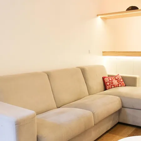 Apartman With Terrace And Garden Sleeps 4 *