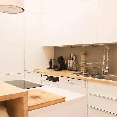 Apartman With Terrace And Garden Sleeps 4